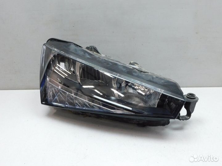 Фара правая Skoda Rapid 60U941020