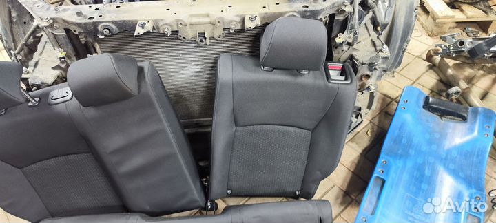 Задние сиденья Toyota C-HR