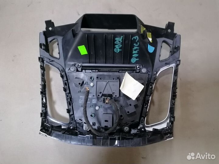 Панель управления магнитолой Ford Focus III 2012