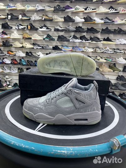 Кроссовки Nike Air Jordan 4 Retro Kaws