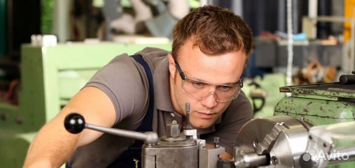 Токарь универсал вахта