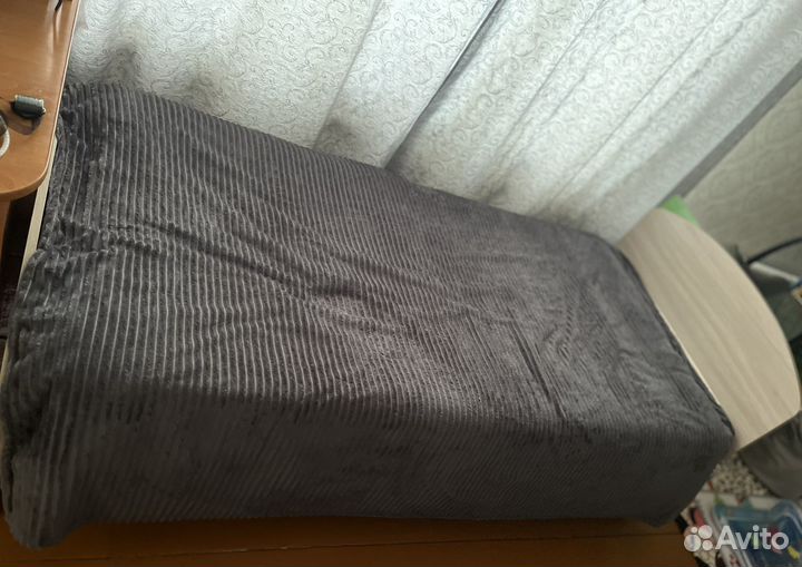 Кровать односпальная с матрасом