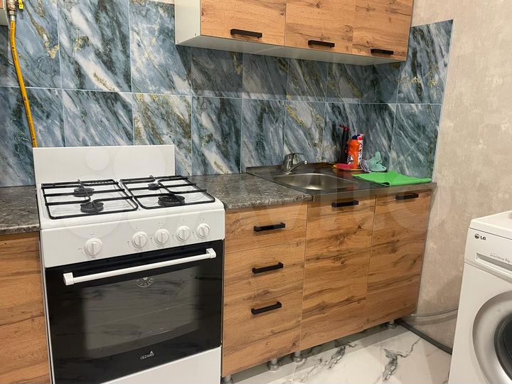 3-к. квартира, 90 м², 1/3 эт.