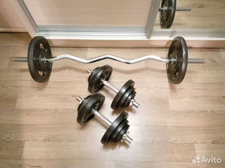 Гантели и штанга, скамья и стойка для штанги