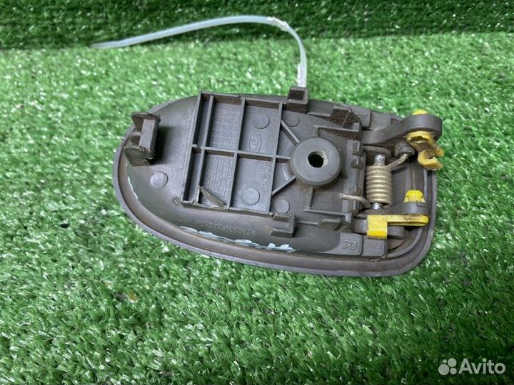 Ручка внутренняя передняя правая Kia Shuma