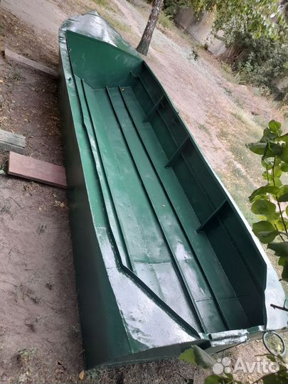 Лодка металическая