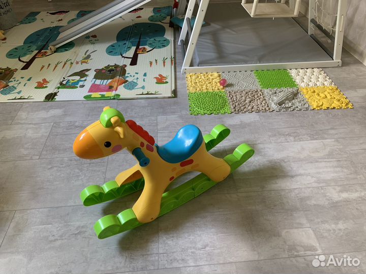 Детская качалка fisher price