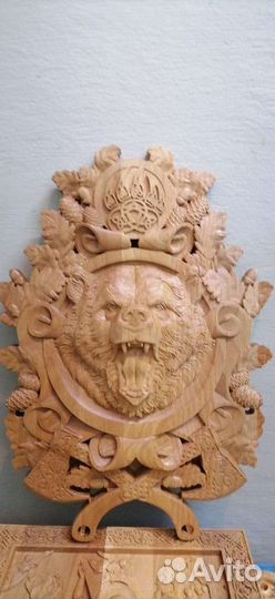 Резное панно из дерева