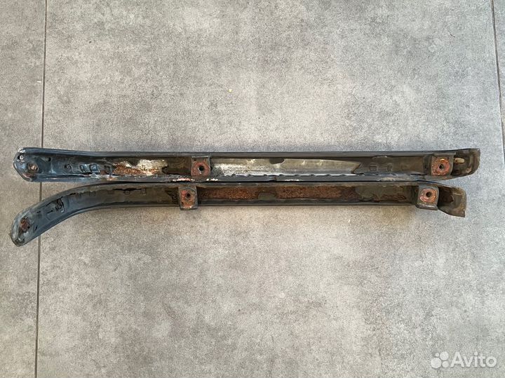 Молдинги задних фонарей mercedes w123