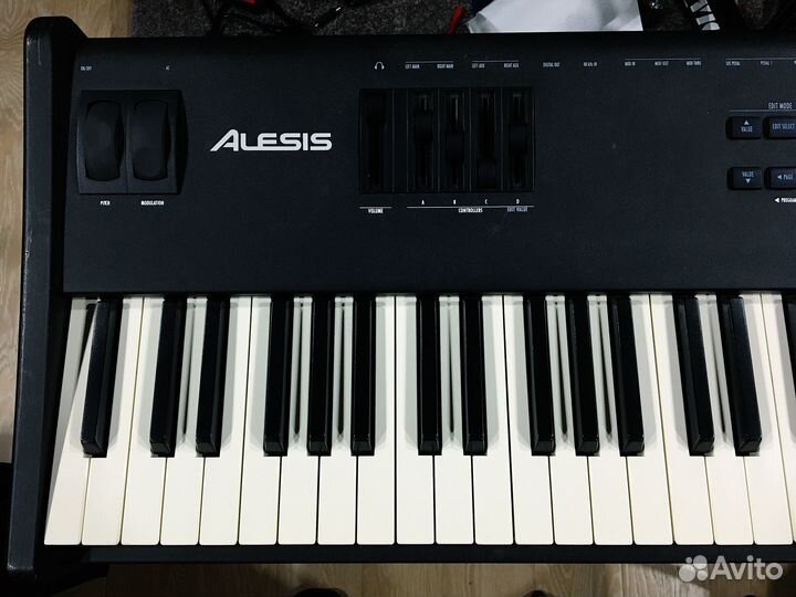 Alesis QS8