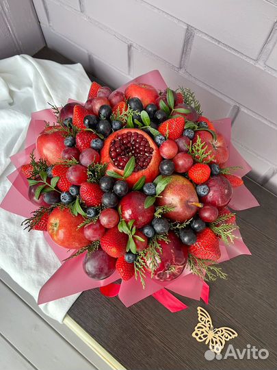 Фруктовый букет в шляпной коробке на 8 марта