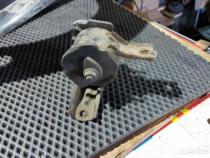 Подушка двигателя правая Mitsubishi Lancer X