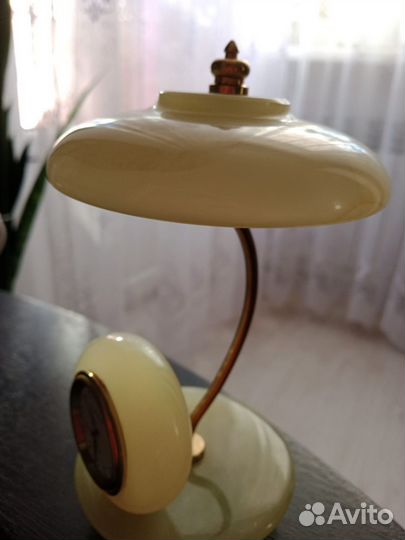 Часы из оникса