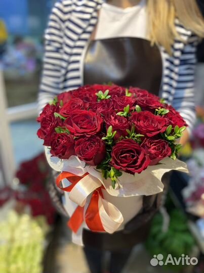 Коробка с розами, цветы в шляпной коробке