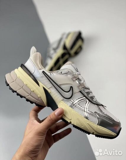 Nike v2k run