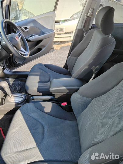 Подлокотник Honda Fit 2008-2013