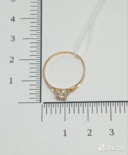 Золотое кольцо с камнем 18р