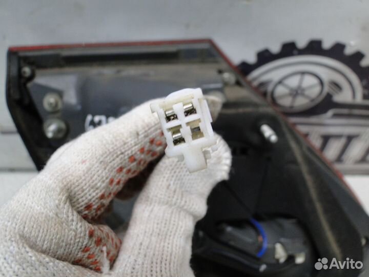 Фонарь крышки багажника правый Lexus LS460 2011