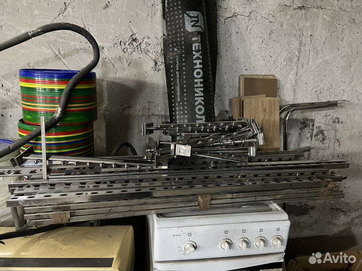 Вешалка настенная металлическая