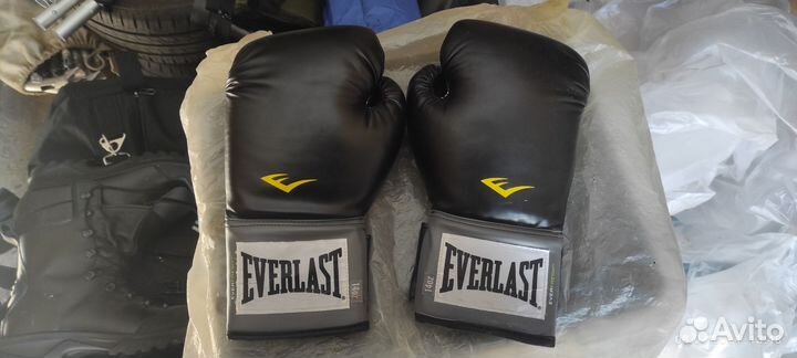 Боксерские перчатки 14 oz everlast