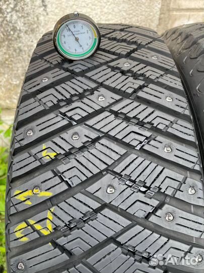Goodyear UltraGrip Ice Arctic SUV 225/70 R16