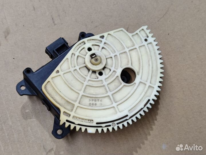 Привод заслонки печки Toyota Rav4 40