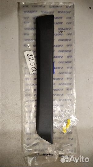 Накладка двери задней левой 31349597