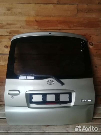 Дверь багажника Toyota Funcargo