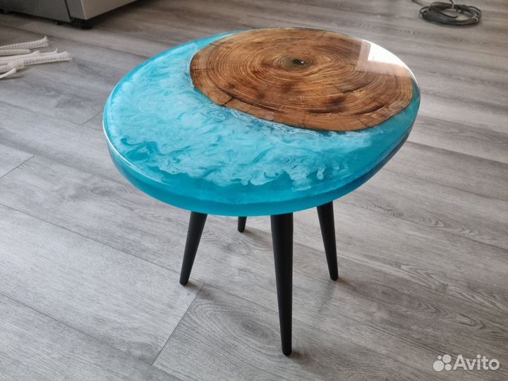 Стол из эпоксидной смолы