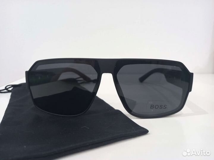 Солнцезащитные очки hugo boss