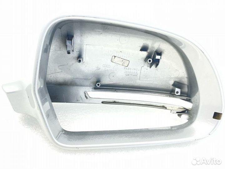 Крышка зеркала правая Audi A4 B8 2008