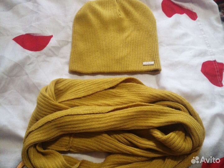 Женская шапка со снудом