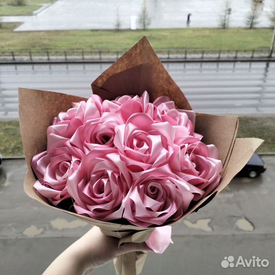Букет роз из атласных лент