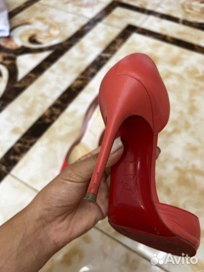 Туфли женские Christian Louboutin