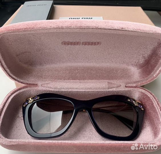 Солнцезащитные очки miu miu