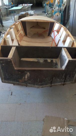 Продам моторную лодку