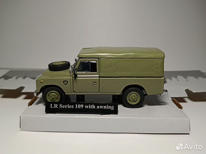 Модель 1:43 Land Rover Defender 110 Cararama