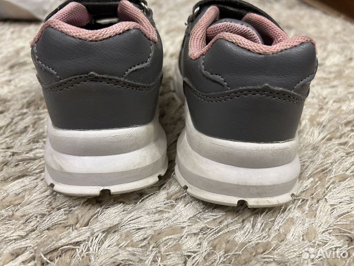 Кроссовки для девочки