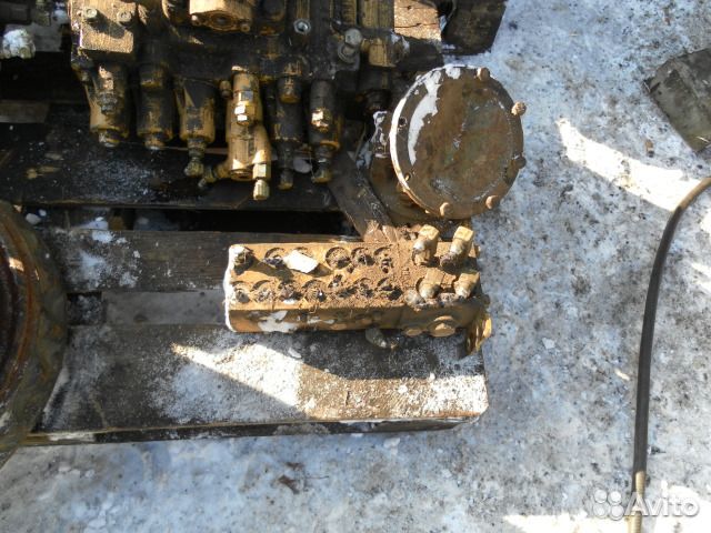 Пилотный гидрораспределитель komatsu