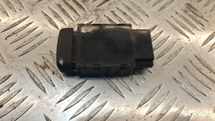 Кнопка птф задняя Mitsubishi Chariot Grandis 2.4