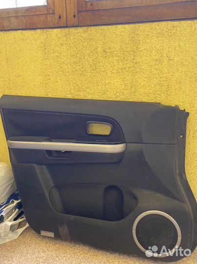 Обшивка двери левой передней Suzuki Grand Vitara