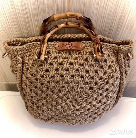 Сумка корзинка крючком с бамбуковыми ручками