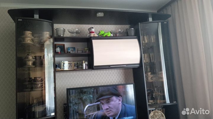 Стеллаж в гостиную