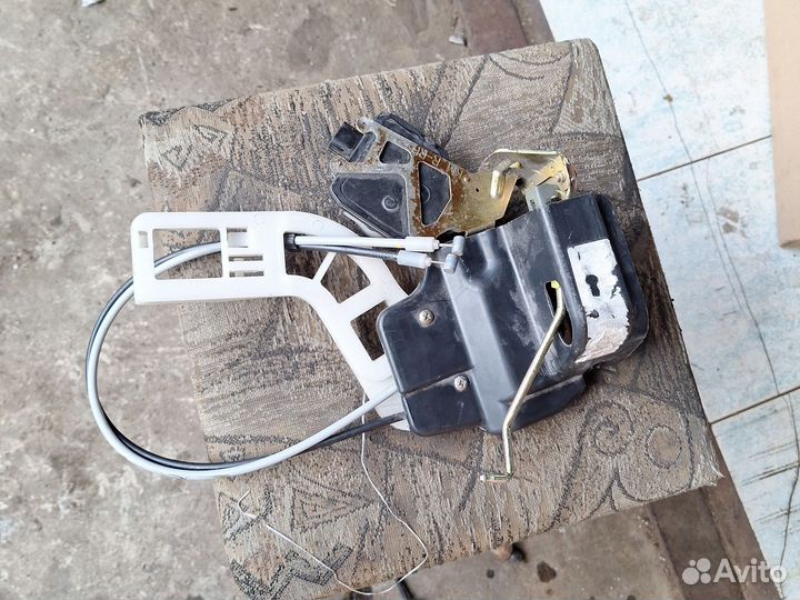 Замок двери kia sportage 1 задний правый