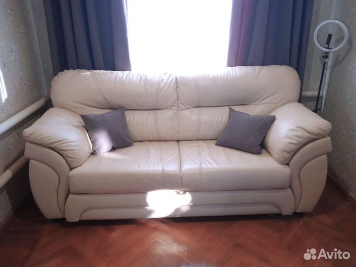 Кожаный диван бу