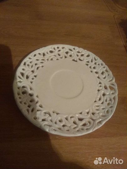 Фарфоровое прорезное блюдце