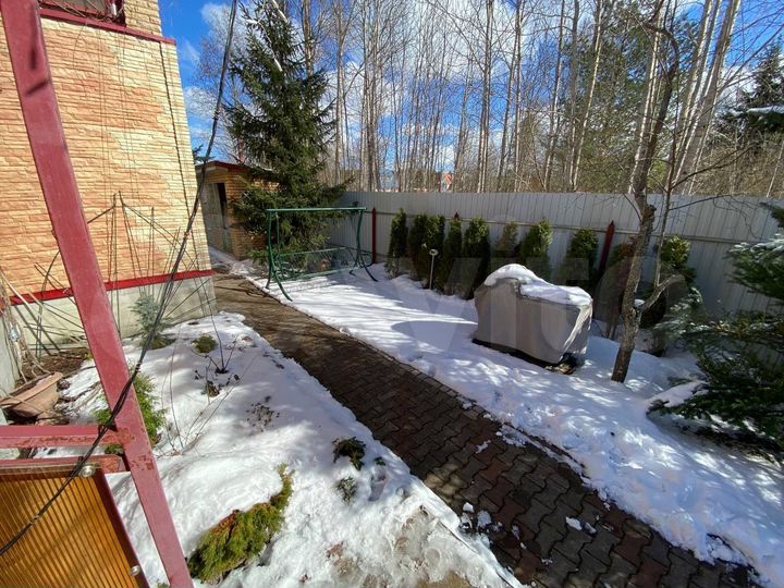 Коттедж 200 м² на участке 12 сот.