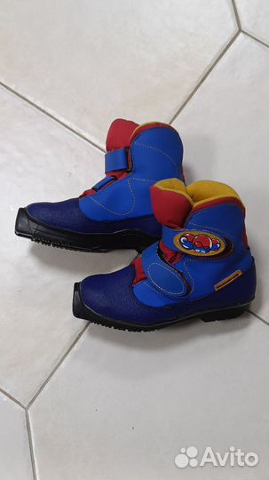 Лыжные ботинки с креплениями