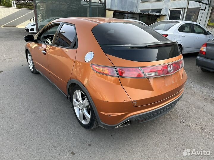 В разборе Honda Civic 5d