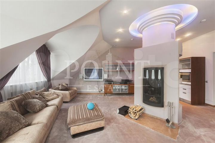 Дом 1118 м² на участке 15 сот.